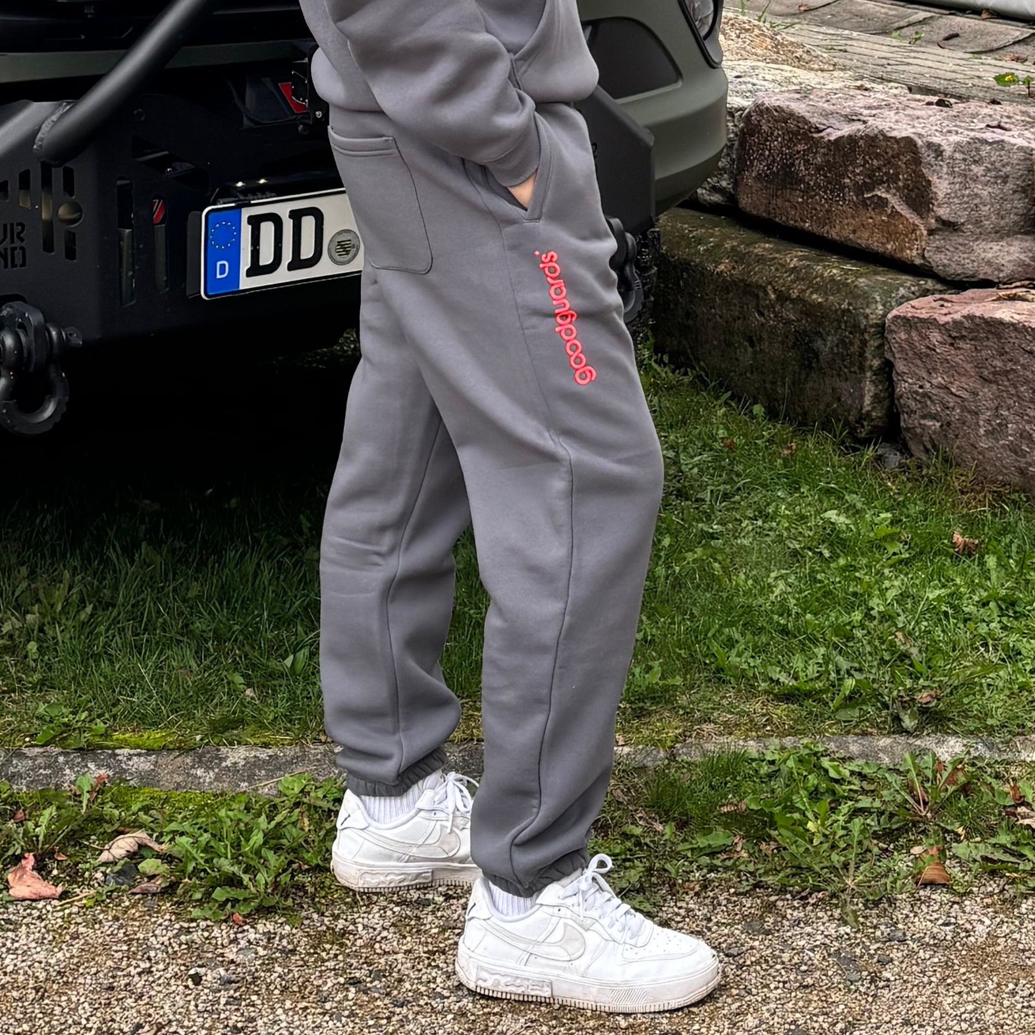 Goodjogger Jogginghose Loose Fit irongrey-red