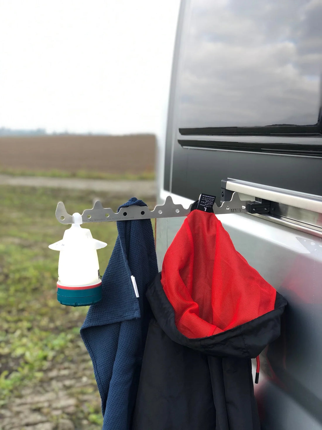 STYYL - Kleiderhaken / Kleiderstange für die Führungsschiene der Schiebetür an Ducato, Jumper, Boxer, MAN TGE 3.180, MB Sprinter 907