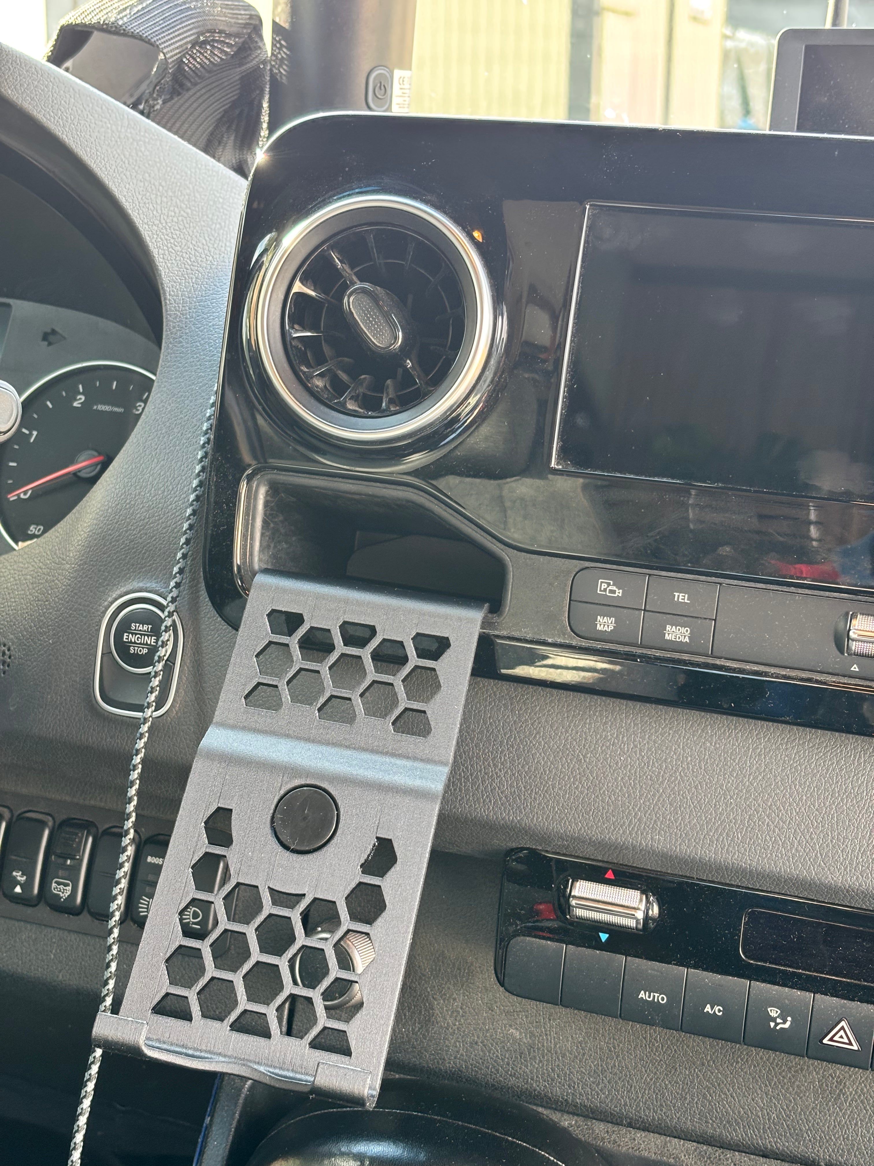 Handyhalterung Sprinter W907 Automatik für Iphone 17 und weitere Pro Modelle